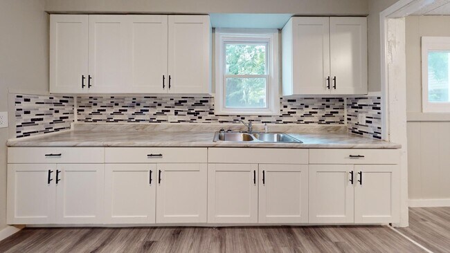 Building Photo - Old Brooklyn Area - 4 Bedroom - 1 Bath - Single Family Home