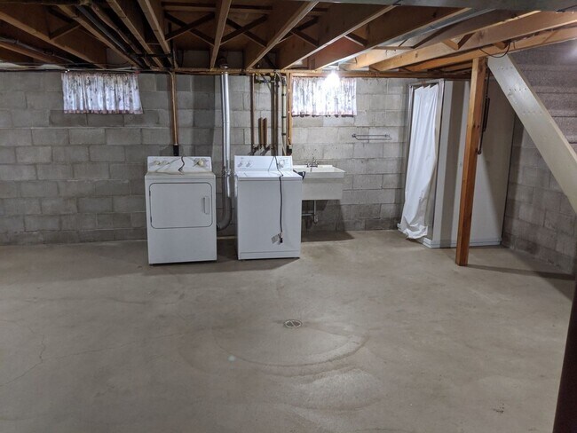 Building Photo - 850/852 Truax Boulevard