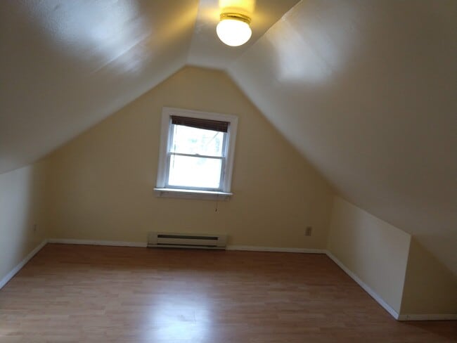 Building Photo - 387 Feura Bush Rd