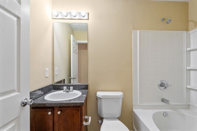Building Photo - 3 Bedroom Townhome in Stonecrest!