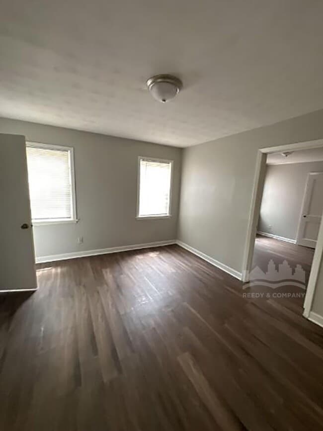 Building Photo - 1240 Robin Hood Ln