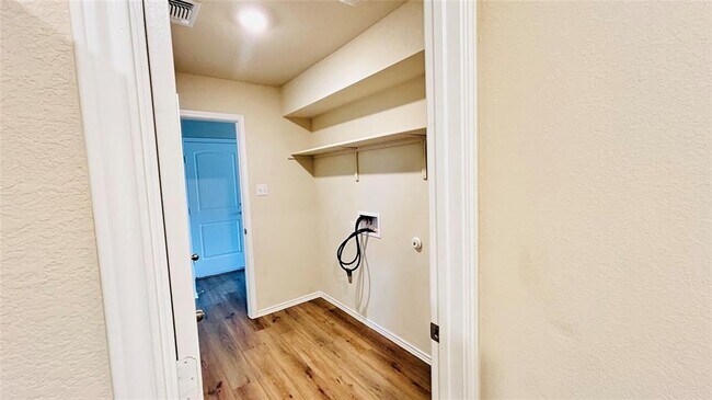 Building Photo - 180 Onna St