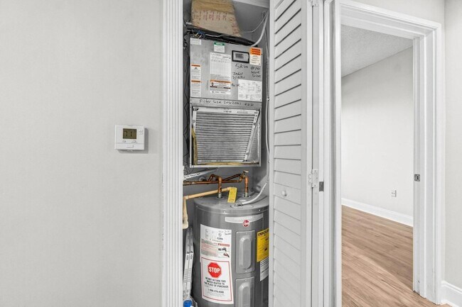 Building Photo - 1000 Scotia Dr