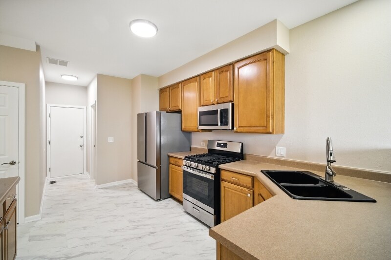 Building Photo - 3412 Blue Ridge Dr