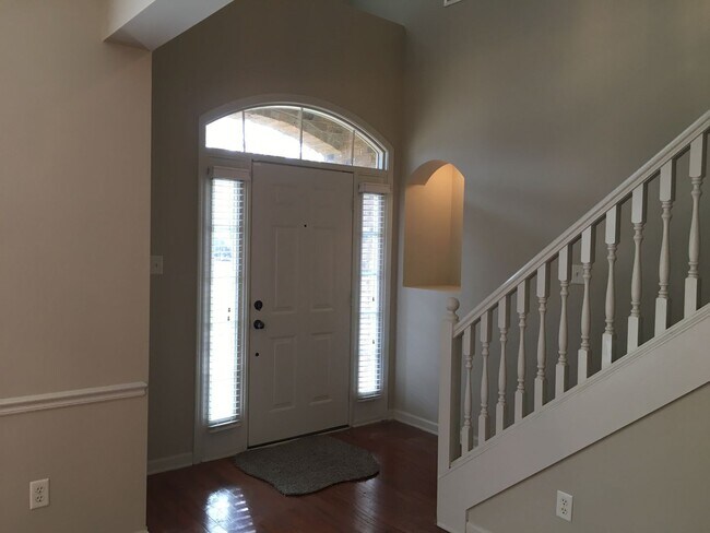 Building Photo - Beautiful 4br Lakeland home with a HUGE bonus room! Over 3300 sq ft! Pets are owner's approval, f...