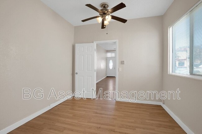 Building Photo - 916 Marin St