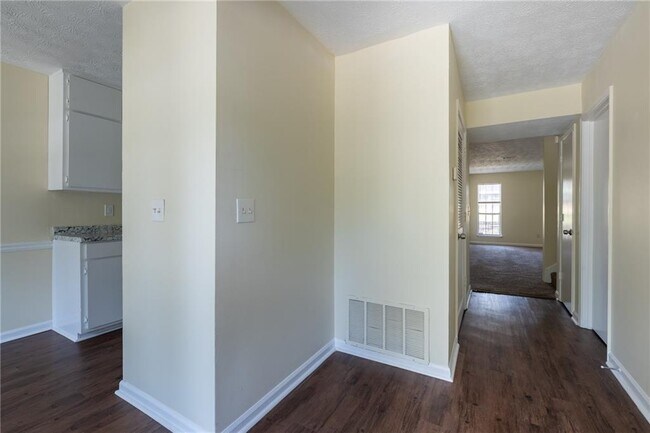 Building Photo - 391 Downing St