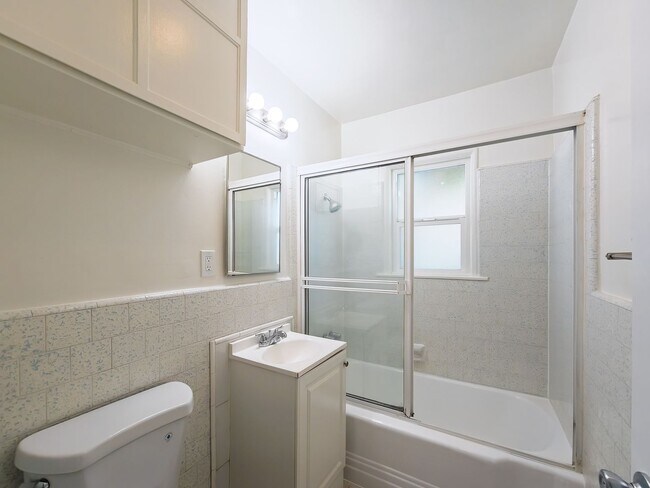 Building Photo - Charming 2-Bedroom Retreat in La Crescenta – Available Now! OPEN HOUSE SATURDAY 6/13 FROM 2:30 PM...