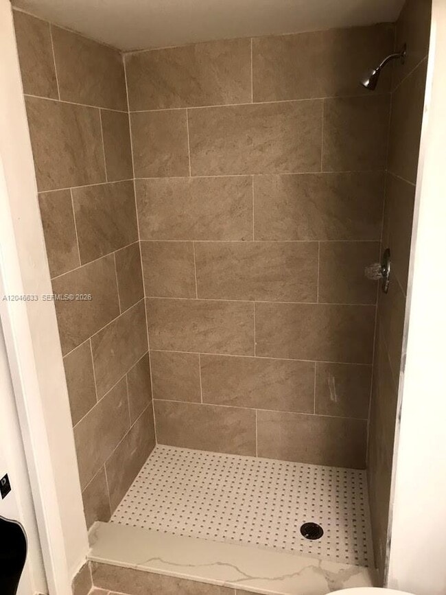 Building Photo - 369 Lakeview Dr