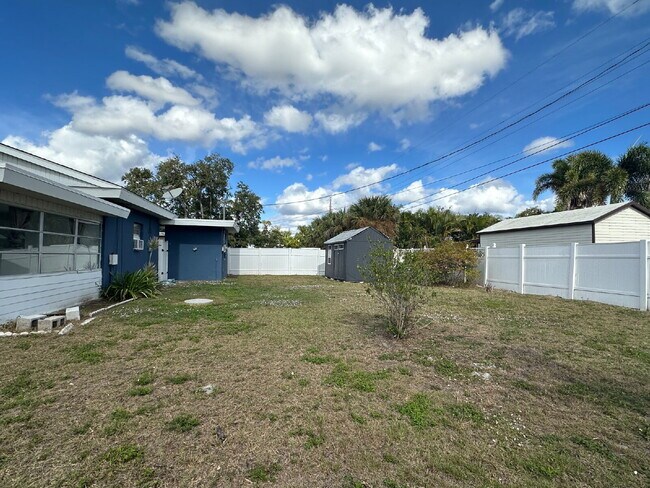 Building Photo - "Charming 1-Bedroom in Port Charlotte's Tranquil Setting"