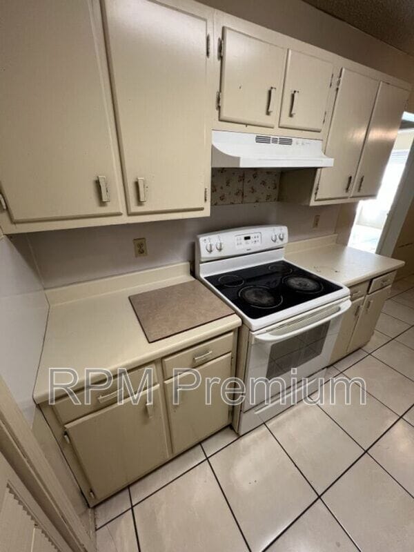 Building Photo - 5170 Weston