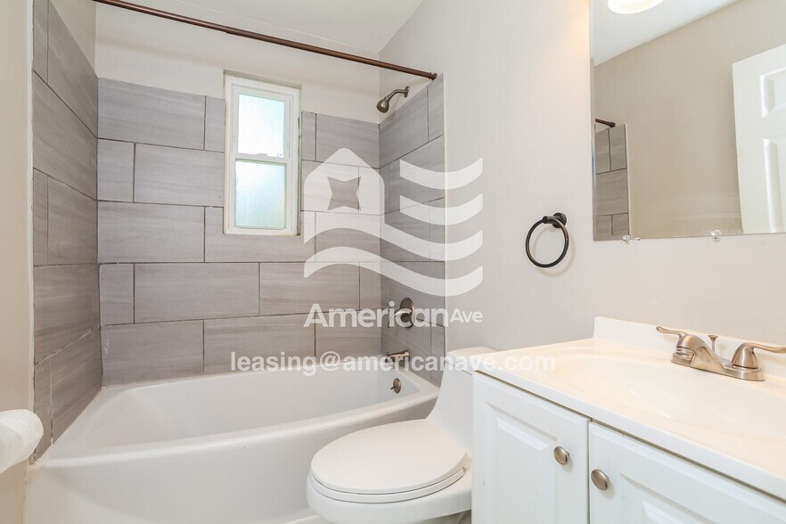 Building Photo - 1726 Gellenbeck St