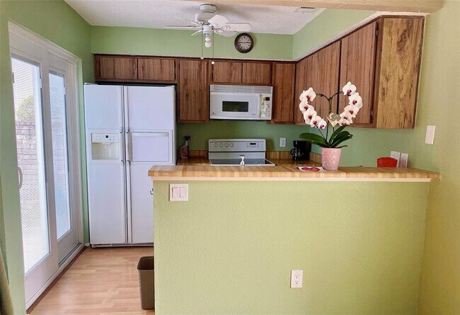 Building Photo - 12975 Wirevine Ln
