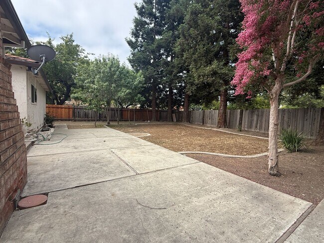 Building Photo - Newly Remodeled 4 bed 2 bath Home in North San Jose