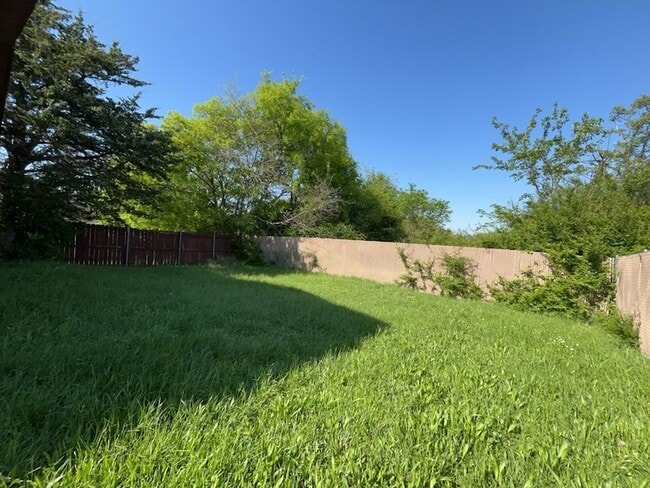 Building Photo - 2511 Kavasar Dr