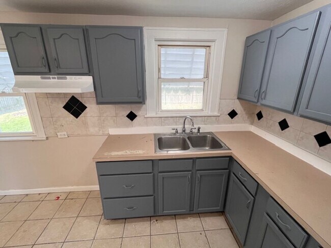 Building Photo - 4 Bed - 1.5 Bath - Single Family Home in Lorain