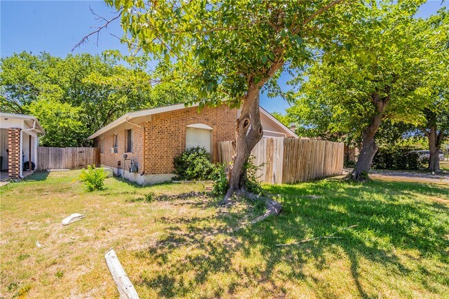 Building Photo - 10622 Golden Quail Dr