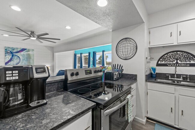Building Photo - 4000 Gulf Terrace Dr