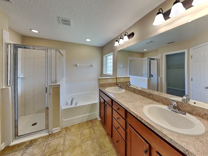 Building Photo - 252 Bridgeport Ln