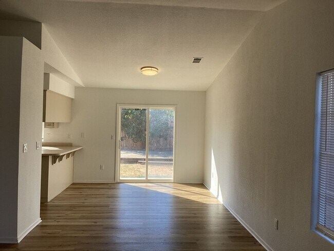 Building Photo - 1450 La Jolla Way