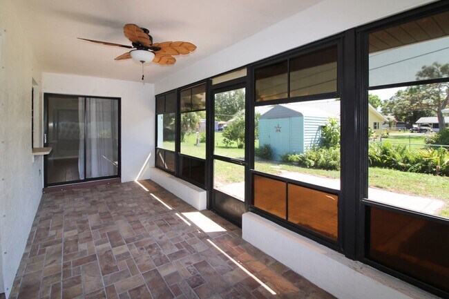 Building Photo - South Venice Annual Home for Rent