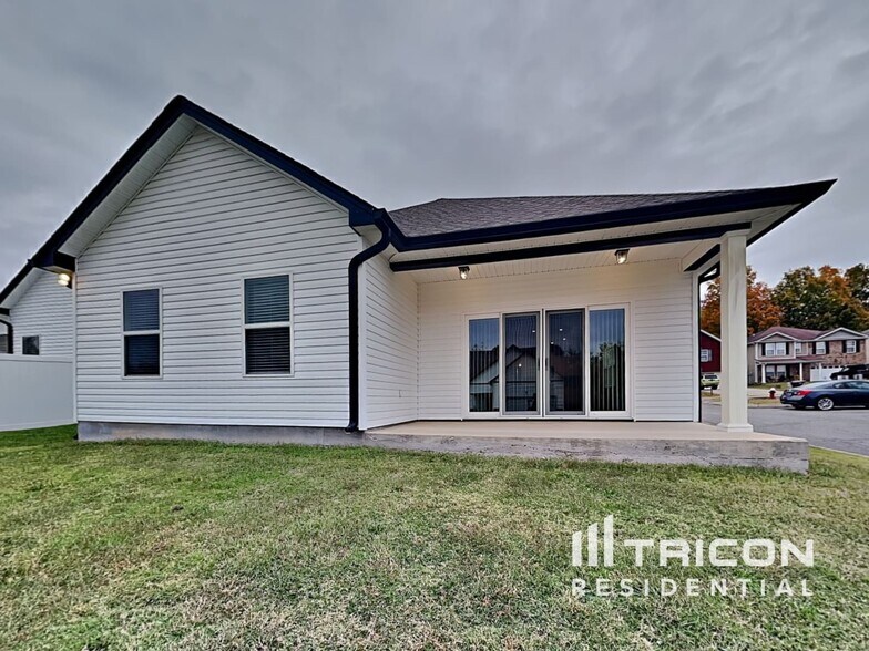 Building Photo - 131 Dimaggio Dr