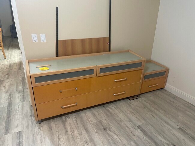 Building Photo - 400 Village Green Cir W