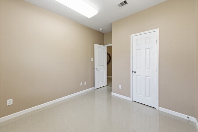Building Photo - 8234 Hall View Dr