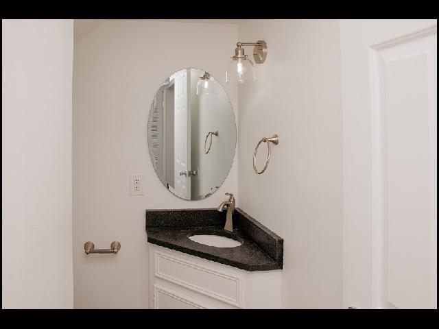 Building Photo - 721 S Valentine St