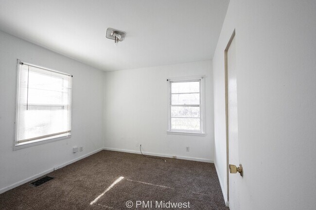 Building Photo - 4426 Kingsley Dr