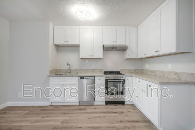 Building Photo - 303 3rd Ave