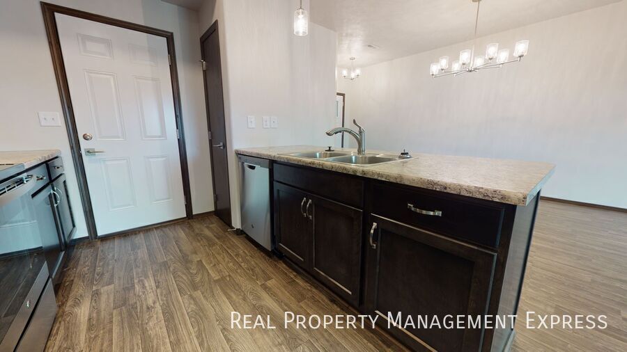 Building Photo - 4615 E Leubecher Pl