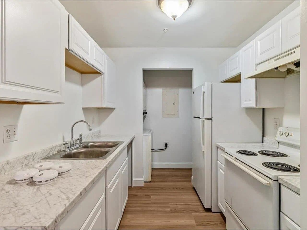Building Photo - 301 Hildred Dr