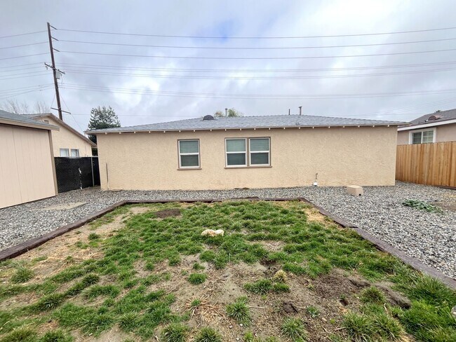 Building Photo - 32037-32041 Avenue E