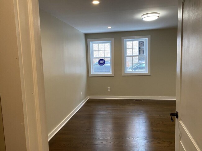 Building Photo - 678 Bergen Ave