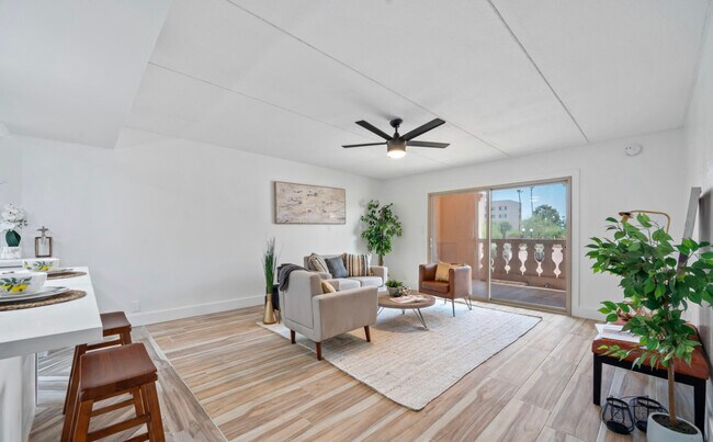 Building Photo - 7930 E Camelback Rd