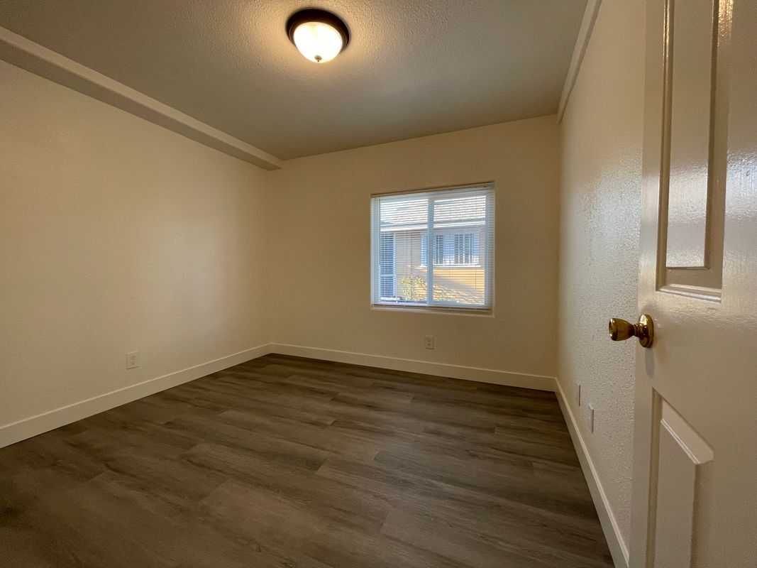 Building Photo - 1823 Gardenia Ave