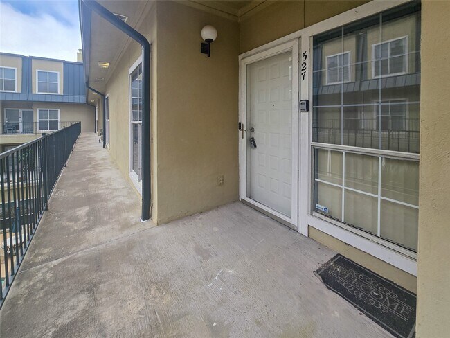 Building Photo - 921 Marine Dr