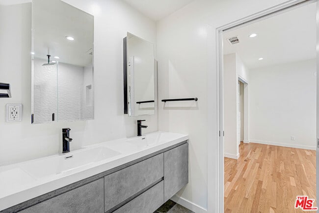 Building Photo - 1216 Peck Dr