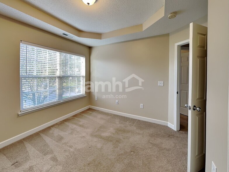 Building Photo - 5935 Eastridge Ct