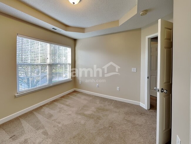 Building Photo - 5935 Eastridge Ct
