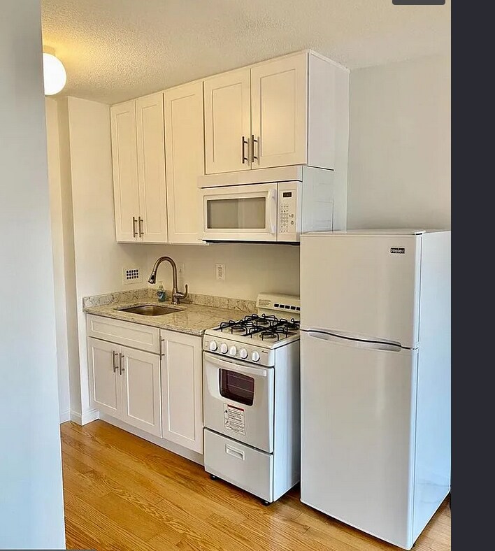 Building Photo - 5500 Friendship Blvd