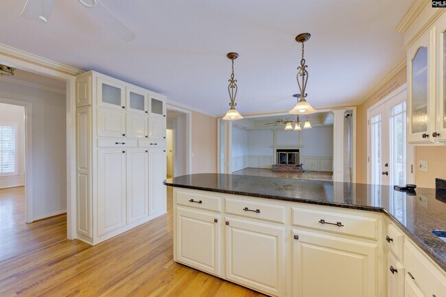 Building Photo - 112 Woodlands W