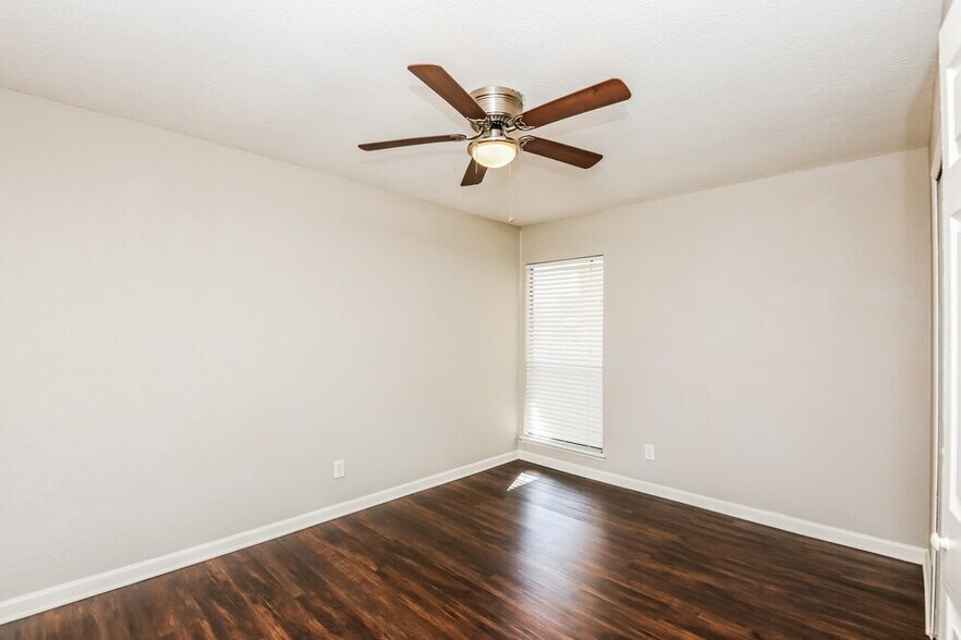 Building Photo - 7812 Burgundy Dr