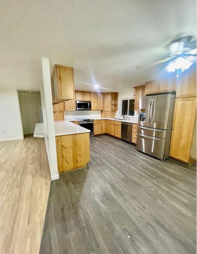 Building Photo - Fantastic 4 bedroom home on a large lot with a fenced in back yard in Eagle River! Available now