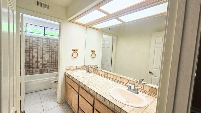 Building Photo - Gorgeous Single Story Home- Huge Back Yard...