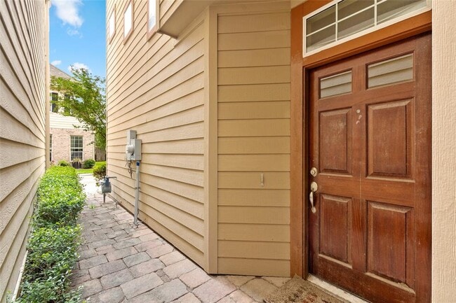Building Photo - 9008 Bayview Cove Dr