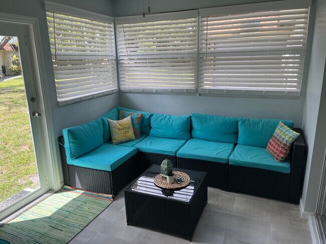 Building Photo - 401 SW Natura Ave