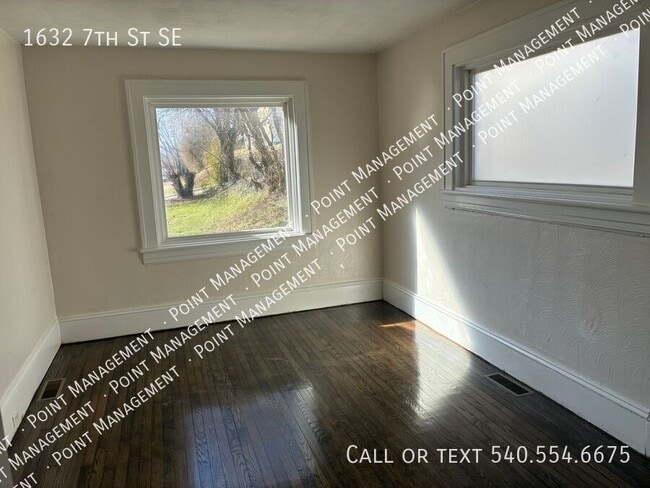 Building Photo - 1632 7th St SE