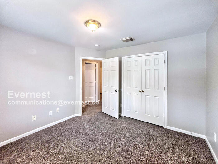 Building Photo - 2300 Abernathy St